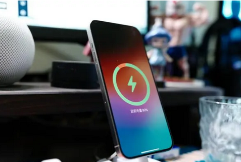融安苹果15换屏服务分享用什么充电器给iPhone15充电更好 